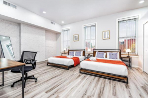 Park Ave Townhome with parking by CozySuites